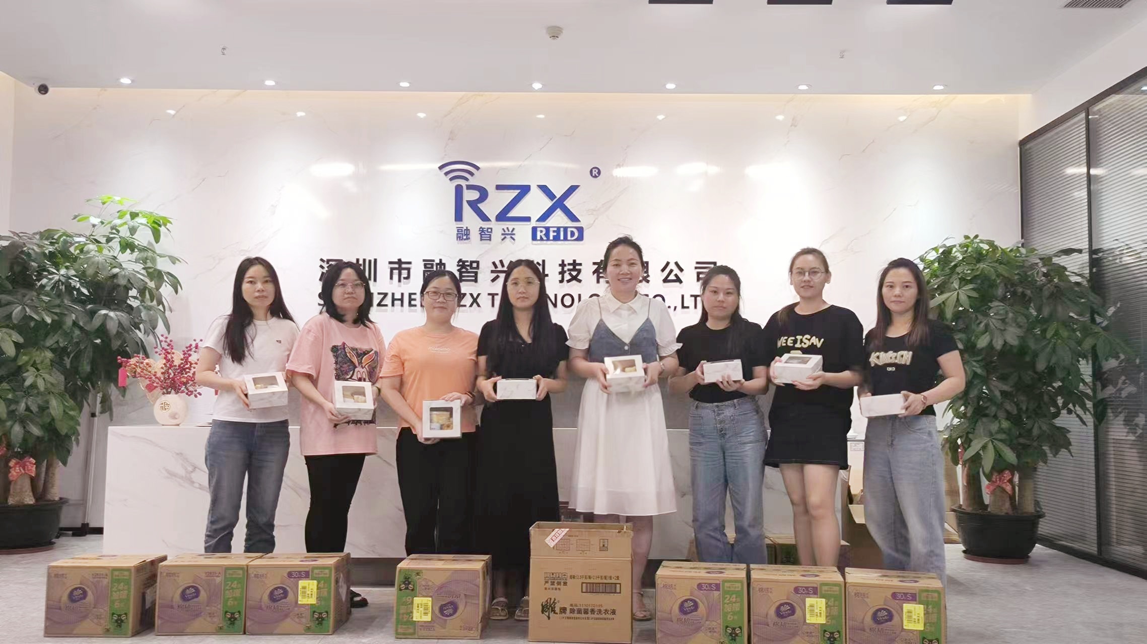 融智興科技｜2024年第三季度員工生日禮品發(fā)放，秋風送爽，溫情滿溢